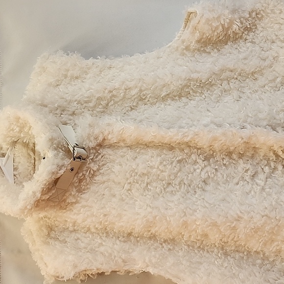 (9755) NWT INC full zip vest - Picture 5 of 7